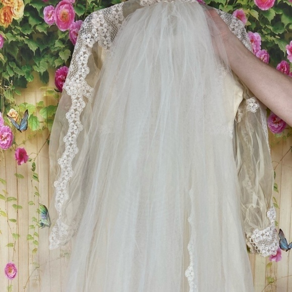 VINTAGE Lace Wedding Dress and Veil - Picture 7 of 11